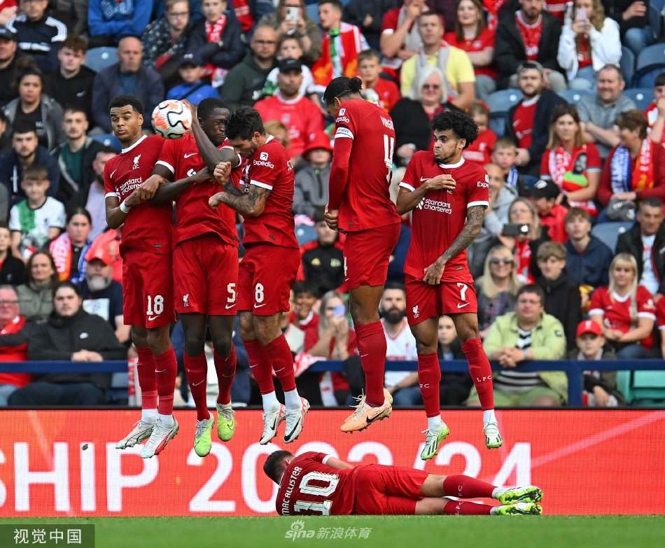 整个足球界 整个足球界